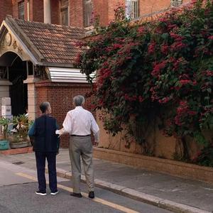 操美女大胖屁股呼扇呼扇的
